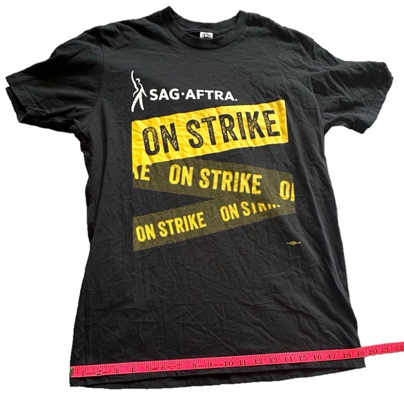 Genuine SAG / AFTRA collector’s on strike tee shirt - Picture 4 of 10